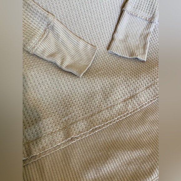 Final Price Drop 🔥 Free People NorthShoreThermal  Top , Side Splits Thumbholes - Picture 4 of 15